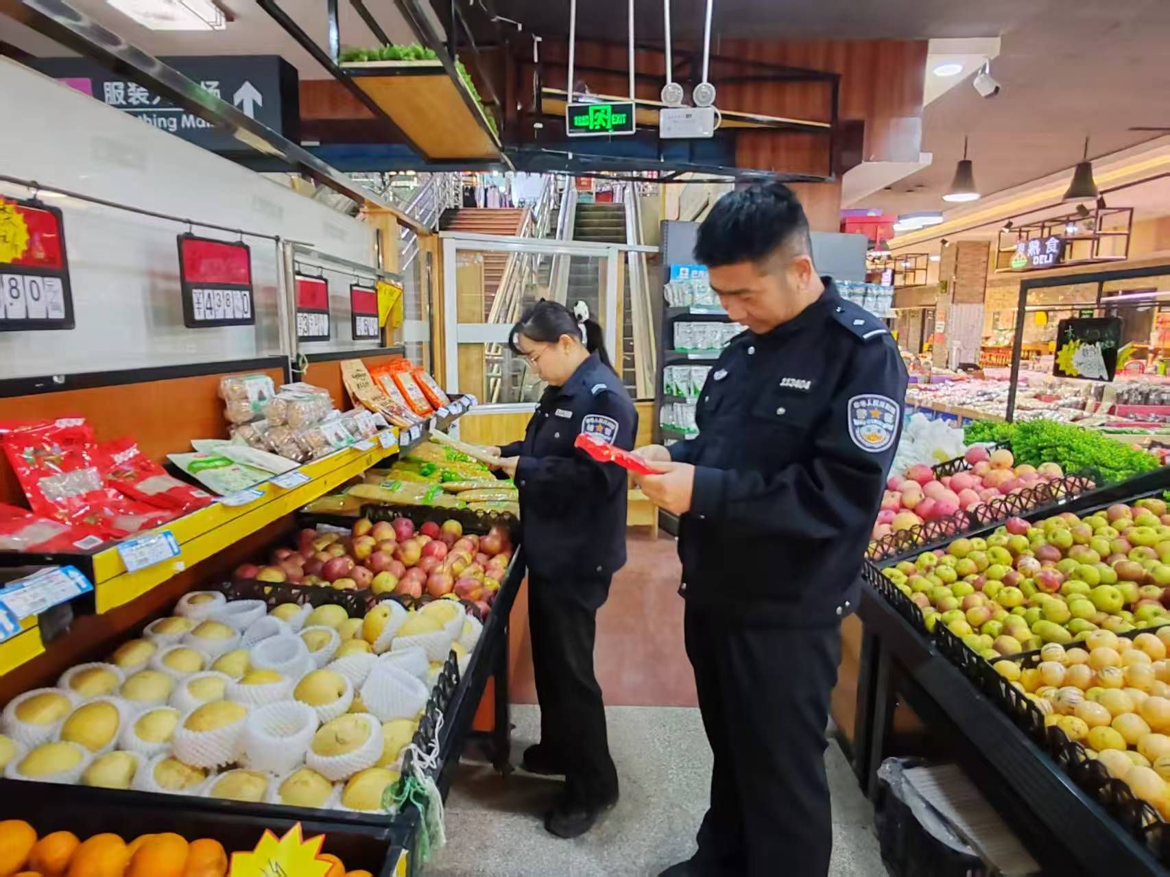 磴口縣公安局環(huán)食藥偵大隊(duì)聯(lián)合市場(chǎng)監(jiān)管部門(mén)開(kāi)展節(jié)前食品安全專(zhuān)項(xiàng)檢查，守護(hù)群眾“舌尖上的安全”